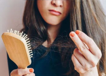NATURAL INGREDIENTS TO REDUCE HAIR FALL IN WINTER